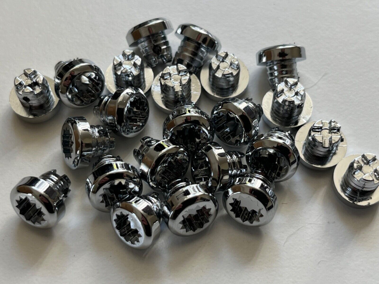 100 x Chrome Plastic Fake Split Rims Wheels Rivet Nuts fake rim bolts Ref Q11C Box 11