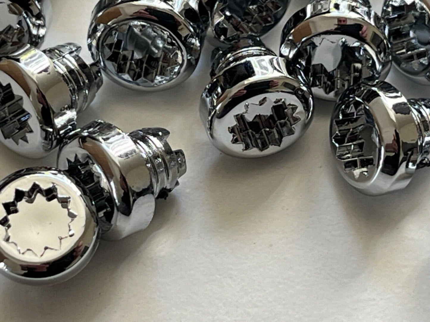 100 x Chrome Plastic Fake Split Rims Wheels Rivet Nuts fake rim bolts Ref Q11C Box 11