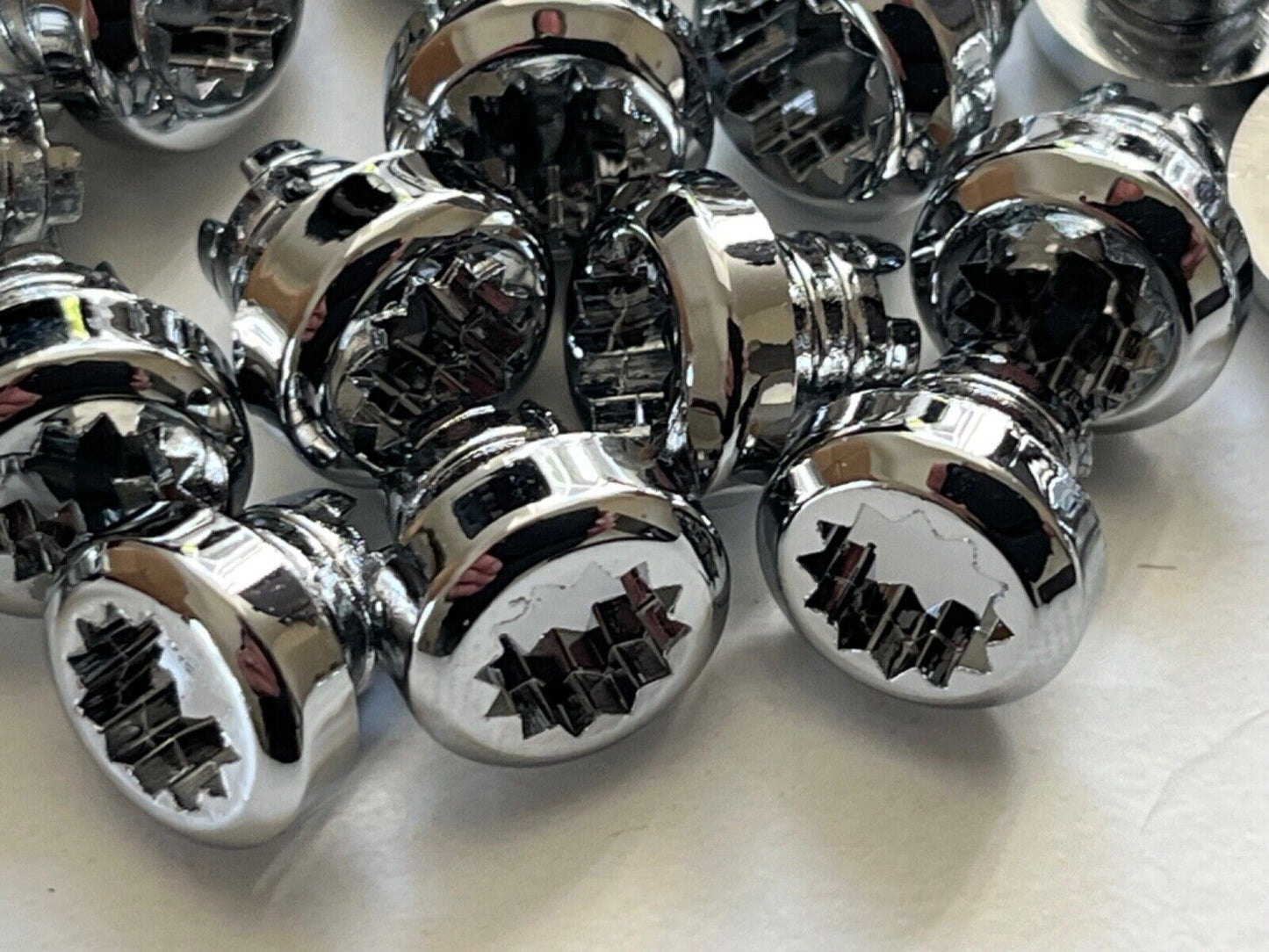 100 x Chrome Plastic Fake Split Rims Wheels Rivet Nuts fake rim bolts Ref Q11C Box 11