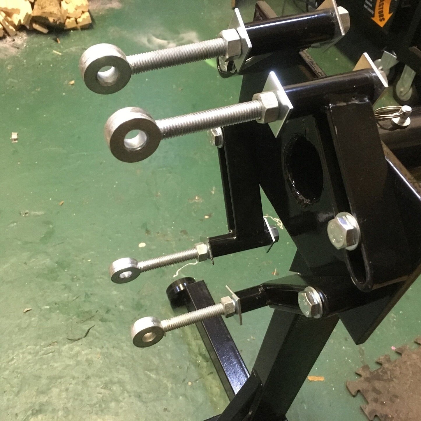 UK MOTORCYCLE ENGINE STAND ADAPTER FITTINGS. BSA, XS650, YAMAHA,HONDA CB, KAWASAKI, (Copy)