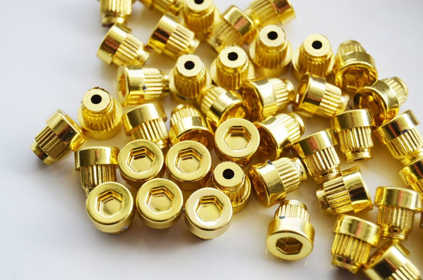 100 x Gold Plastic Wheels Rivet Nuts fake rim bolts Ref Q3G Box 1