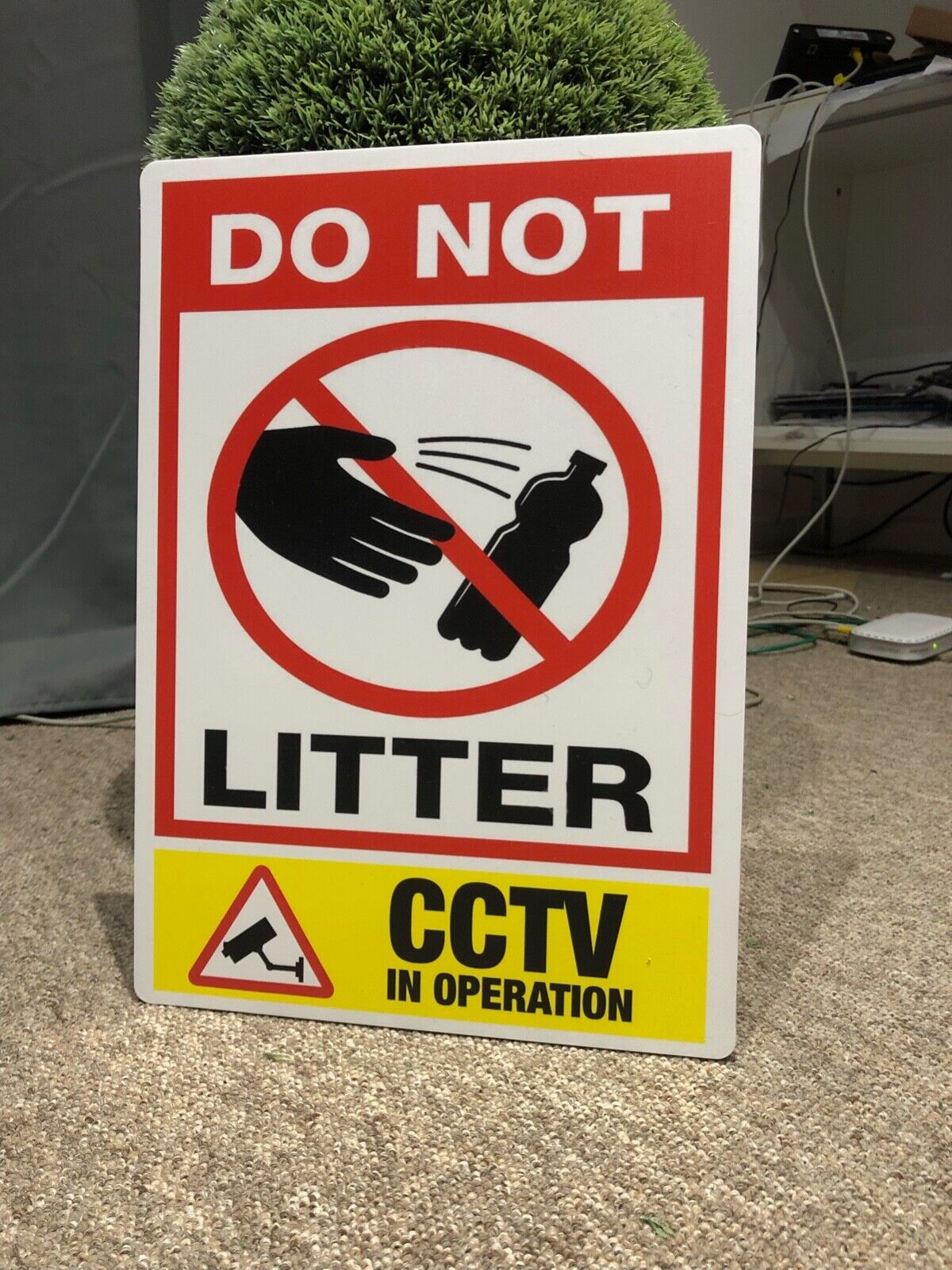 DO NOT LITTER ROAD SIGN - STOP VANS THROWING THEIR RUBBISH OUT OF THEIR WINDOWS!